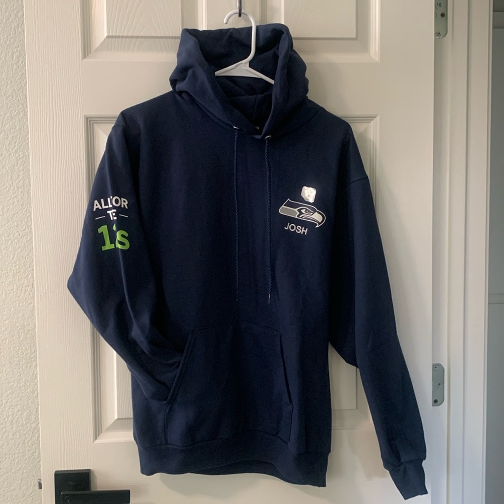 Seahawks men’s hoodie Small (Josh)